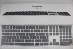 Official Apple Magic Keyboard with Touch ID and Numeric Keypad for Mac models with Apple silicon - British English - Black Keys - 14 Day